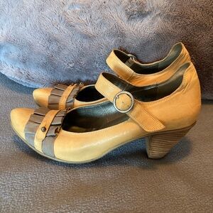 Fidji Shoes Women Size 41.5 US 10.5 11 Camel Leather Pleated Heel